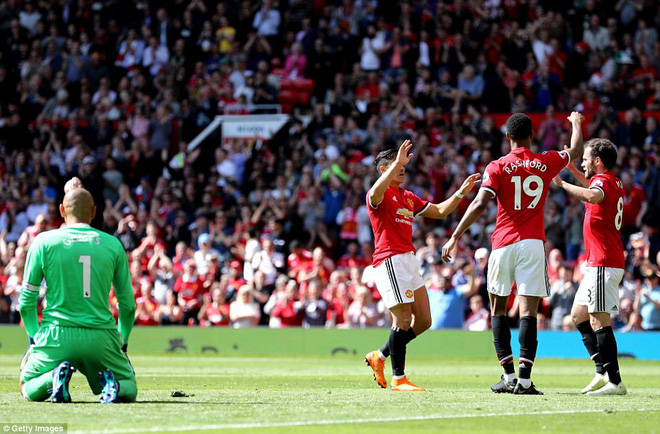 Demi kiến tạo, Michael Carrick khiến ngày chia tay Man United ngập tràn tiếc nuối Demi kiến tạo, Michael Carrick khiến ngày chia tay Man United ngập tràn tiếc nuối